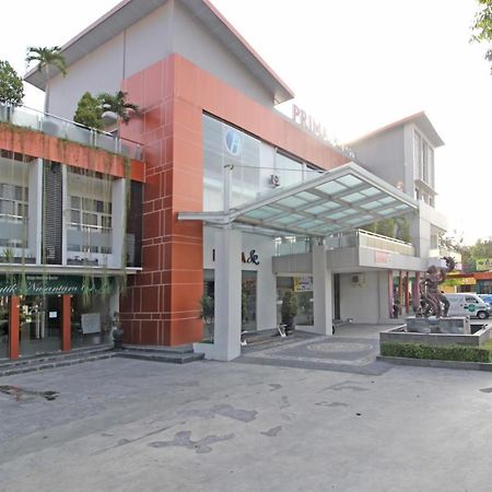 Reddoorz Premium Near Sleman City Hall Джокякарта Екстериор снимка