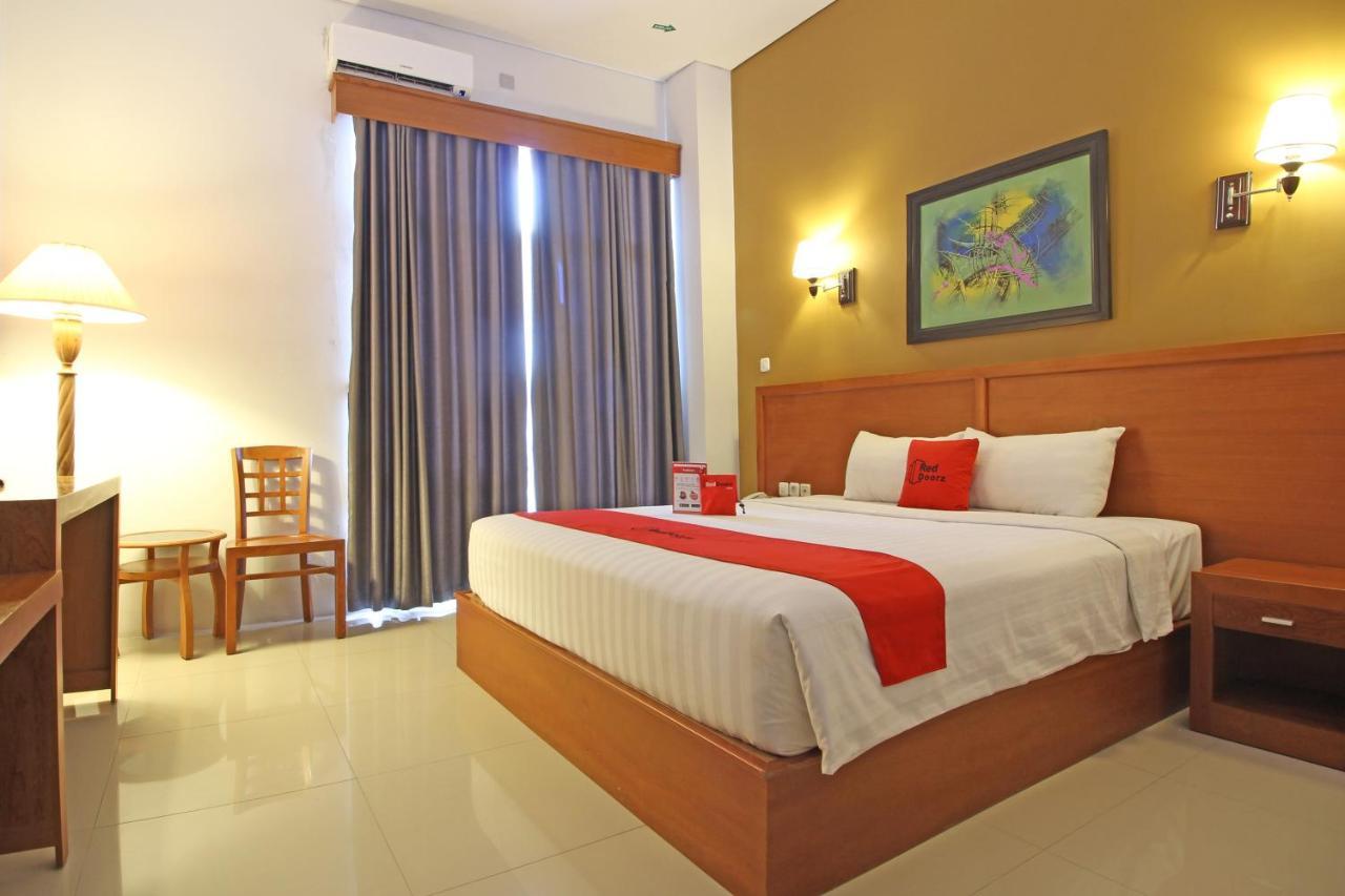 Reddoorz Premium Near Sleman City Hall Джокякарта Екстериор снимка