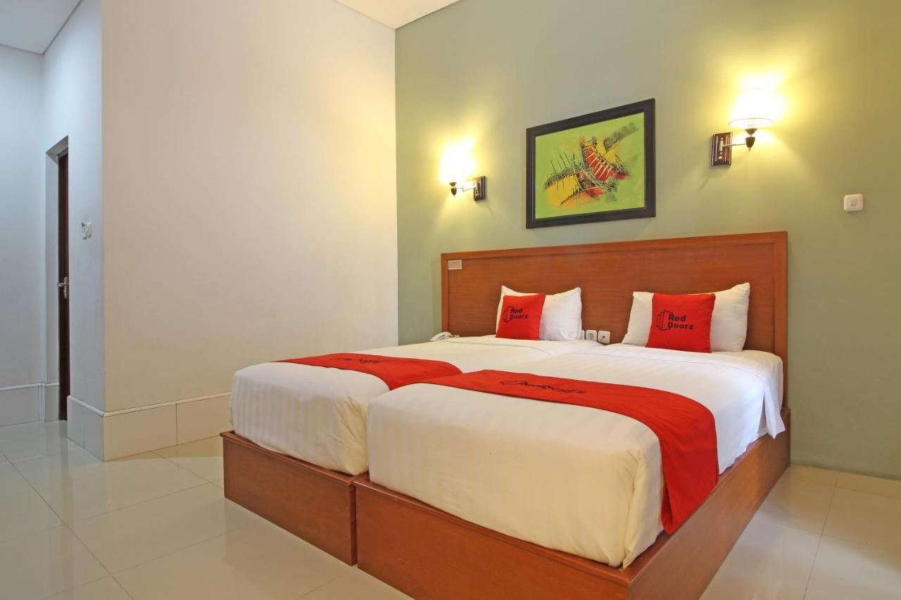 Reddoorz Premium Near Sleman City Hall Джокякарта Екстериор снимка