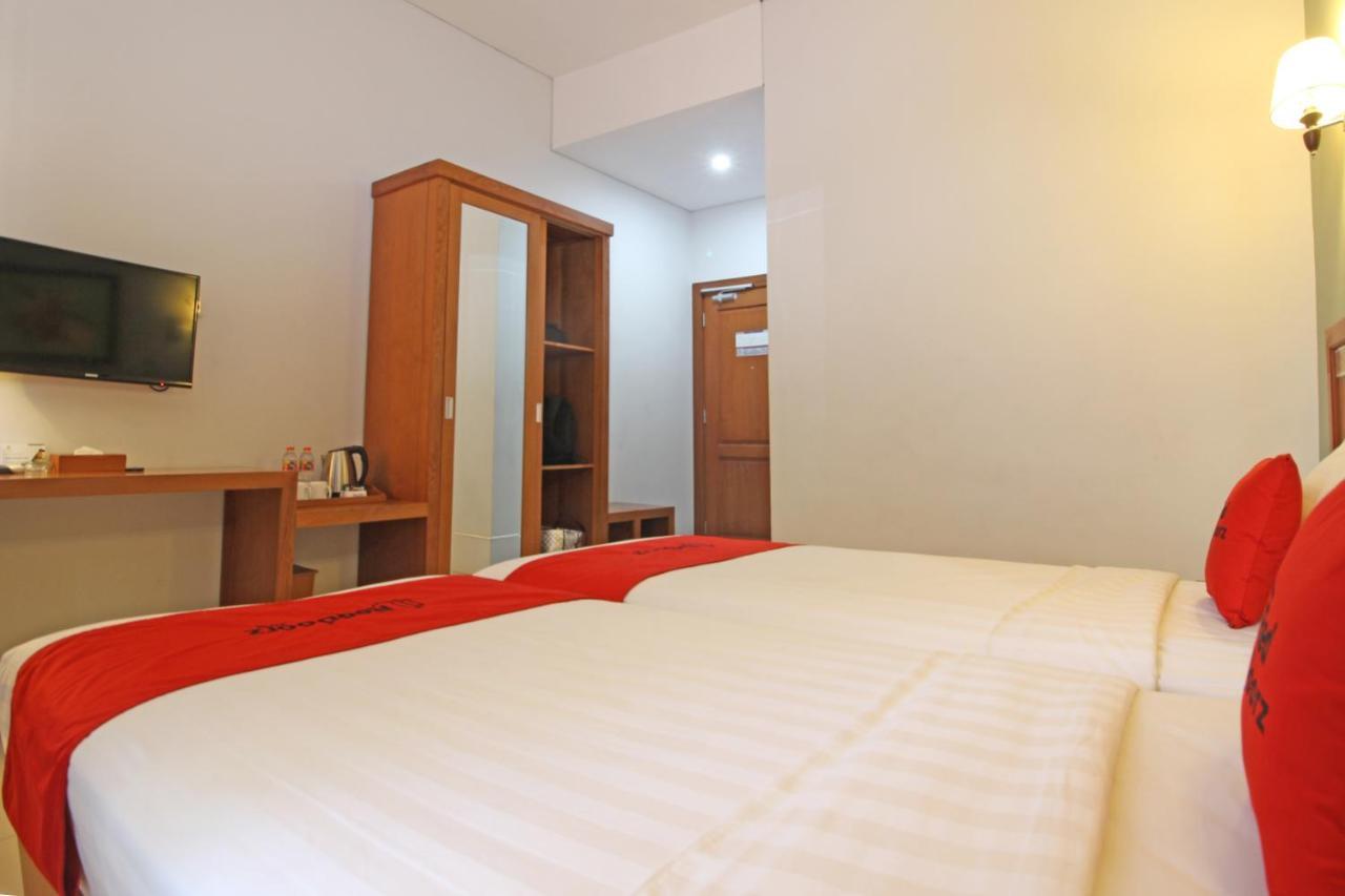 Reddoorz Premium Near Sleman City Hall Джокякарта Екстериор снимка
