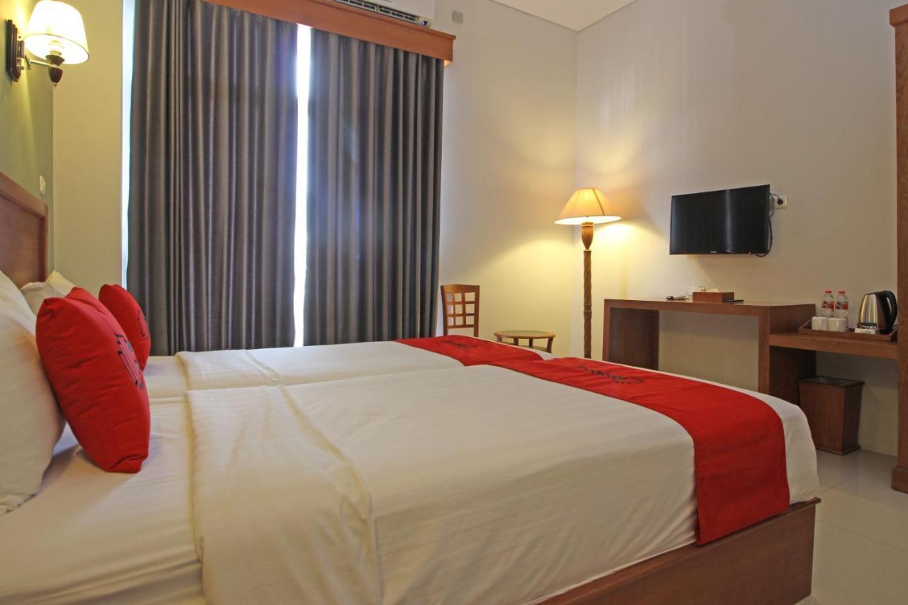Reddoorz Premium Near Sleman City Hall Джокякарта Екстериор снимка