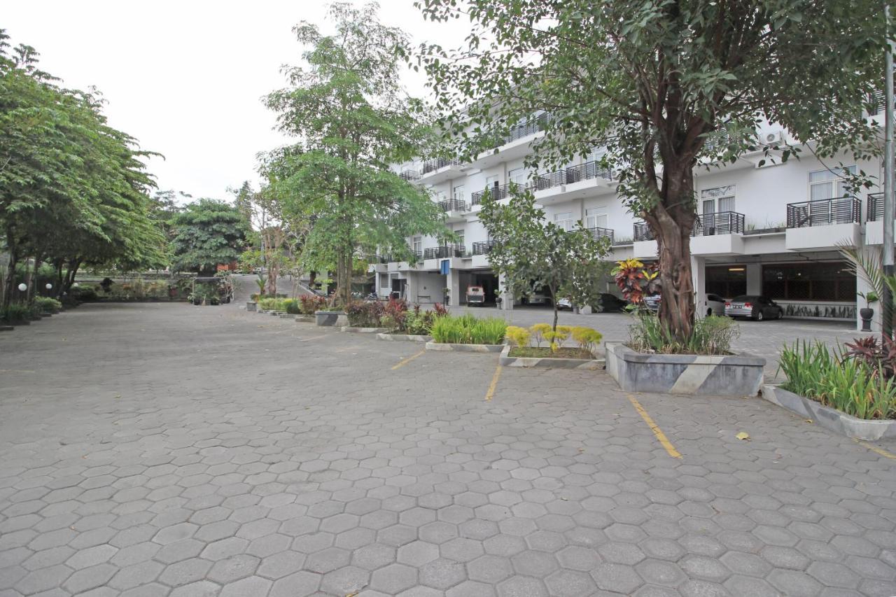 Reddoorz Premium Near Sleman City Hall Джокякарта Екстериор снимка