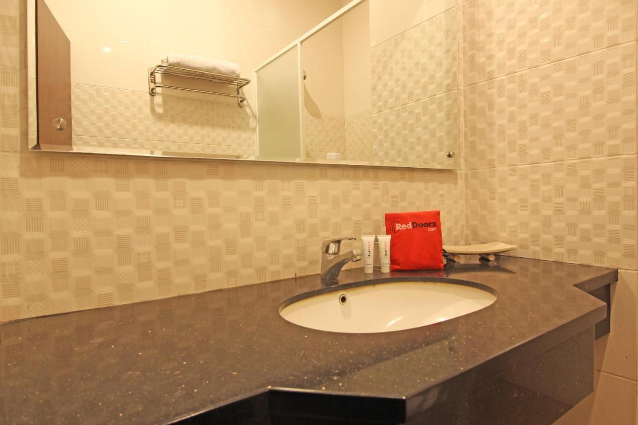 Reddoorz Premium Near Sleman City Hall Джокякарта Екстериор снимка