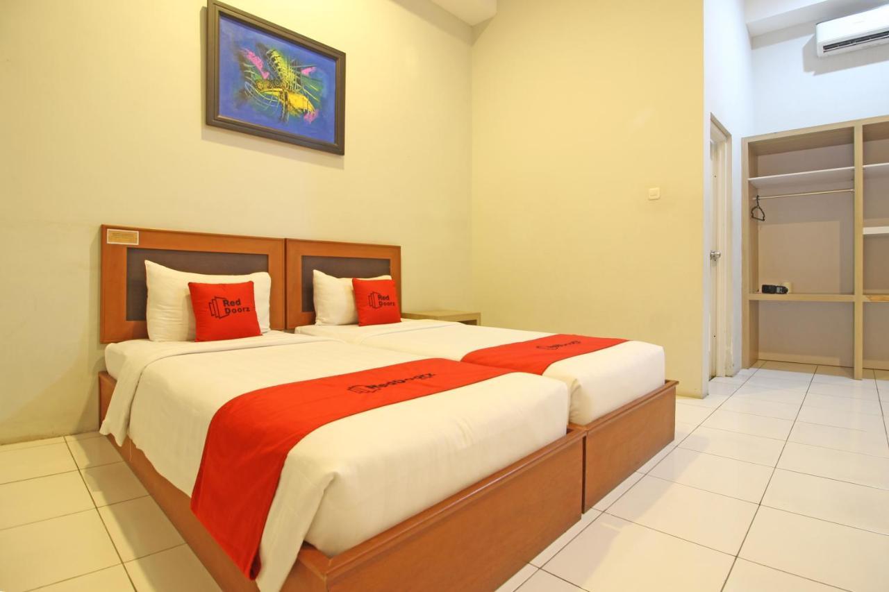 Reddoorz Premium Near Sleman City Hall Джокякарта Екстериор снимка