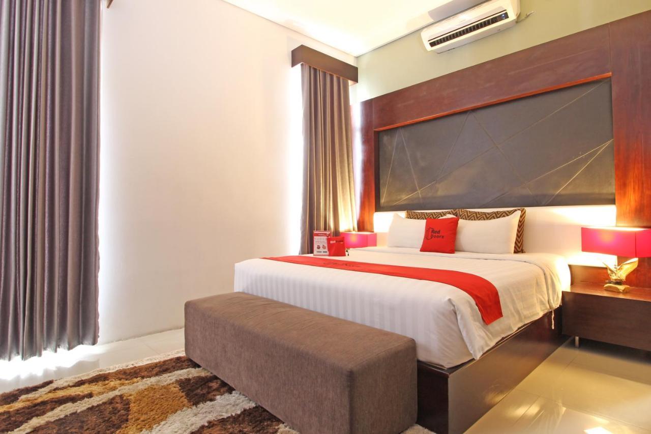 Reddoorz Premium Near Sleman City Hall Джокякарта Екстериор снимка