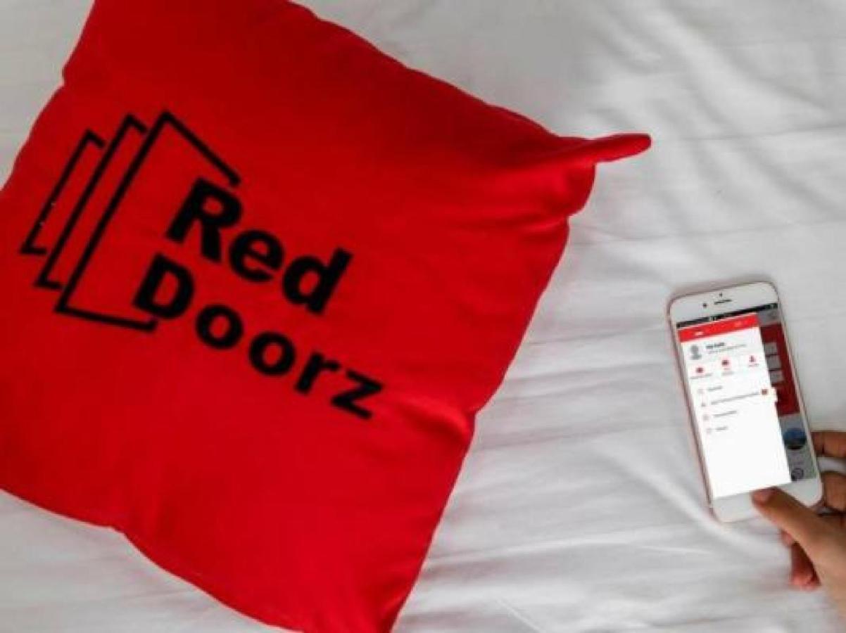 Reddoorz Premium Near Sleman City Hall Джокякарта Екстериор снимка